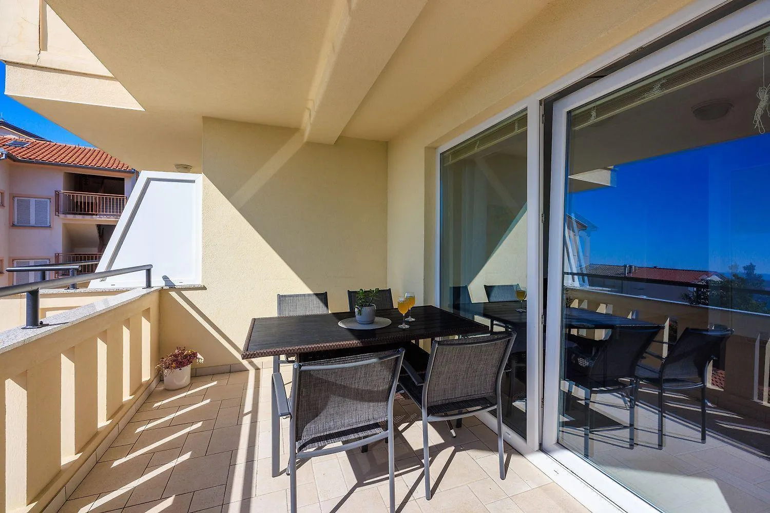 Lichtdurchflutetes Apartment Nur 400 Meter Zum Strand Mit Herrlichem Meerblick Dramalj Croatia