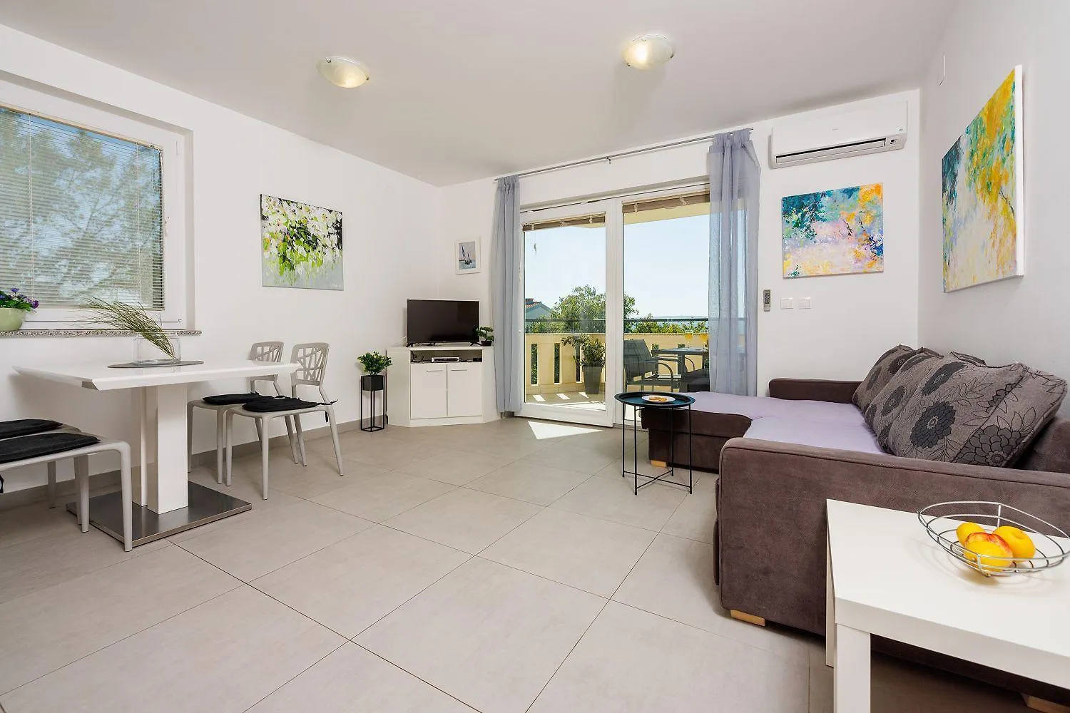 Lichtdurchflutetes Apartment Nur 400 Meter Zum Strand Mit Herrlichem Meerblick Dramalj Croatia