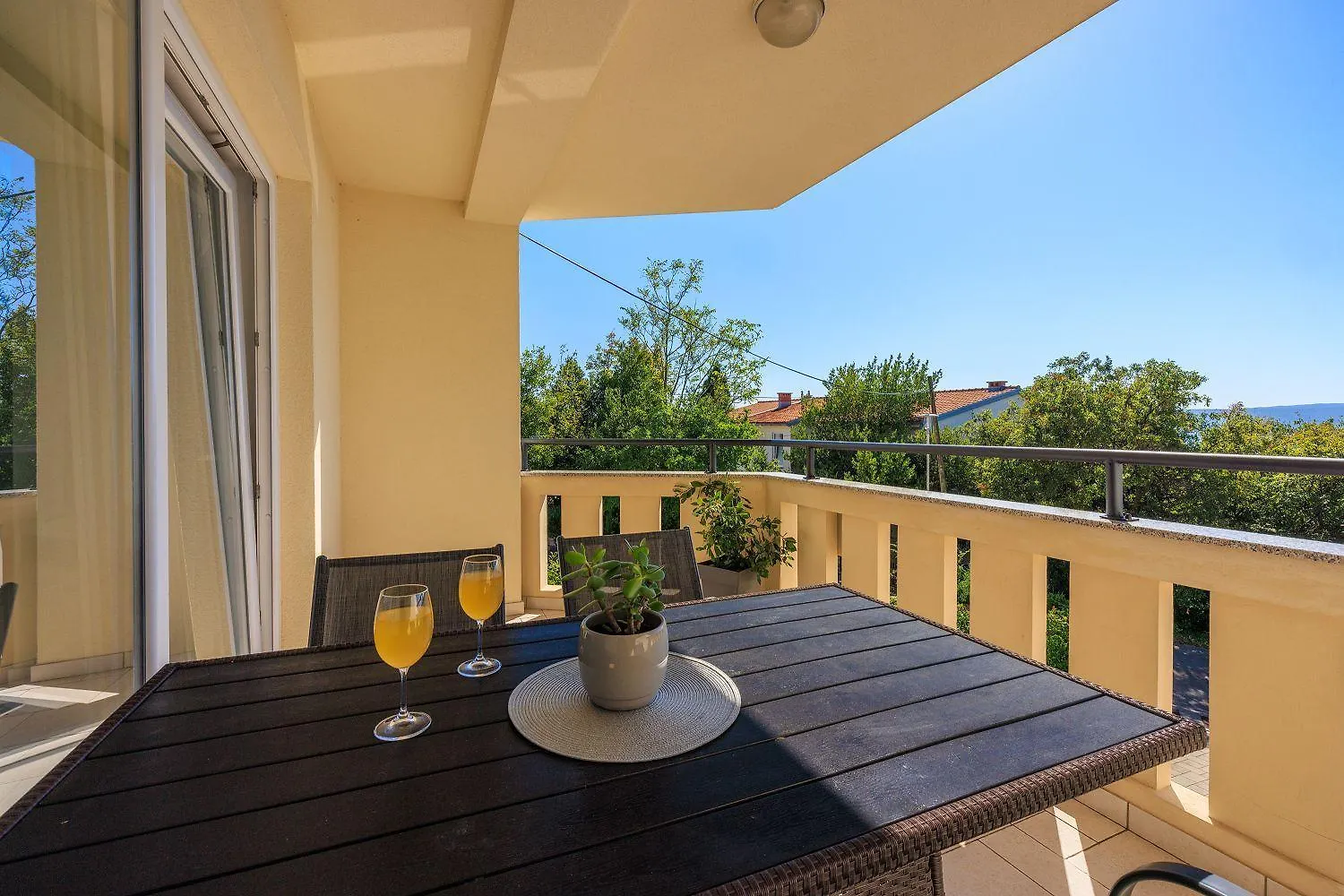 Lichtdurchflutetes Apartment Nur 400 Meter Zum Strand Mit Herrlichem Meerblick Dramalj